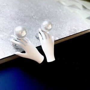 NEW White Palm Pearl Two Wearing Methods Stud Earrings